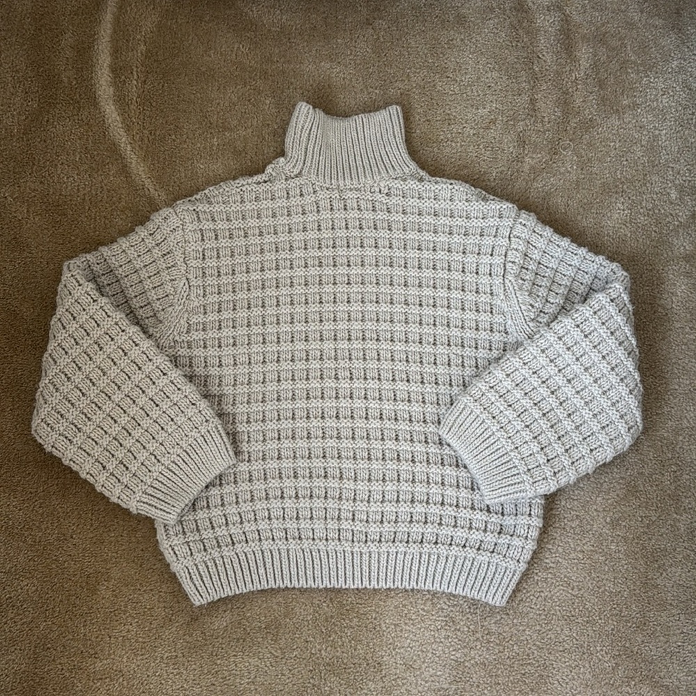 H&M Sweater - Picture 4 of 4